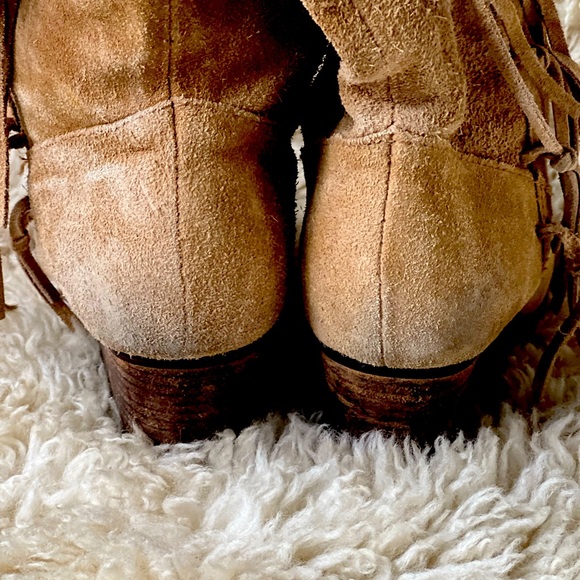 Natisse SuedeHeeled Boots with Fringe Embellishments size 8.5 (Lightly Used) - Picture 3 of 5